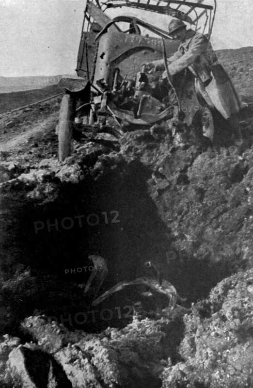 'Les Automobiles militaires au peril et a l'honneur; Camion demoli, pres de Verdun, par..., 1916. Creator: Unknown.