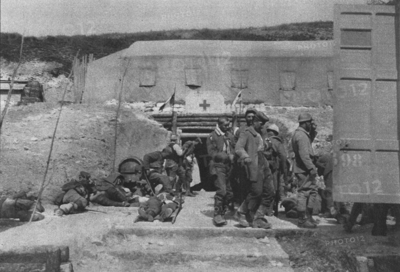 ''La Bataille de la Somme; Blesses allemands au poste d'evacuation', 1916. Creator: Unknown.