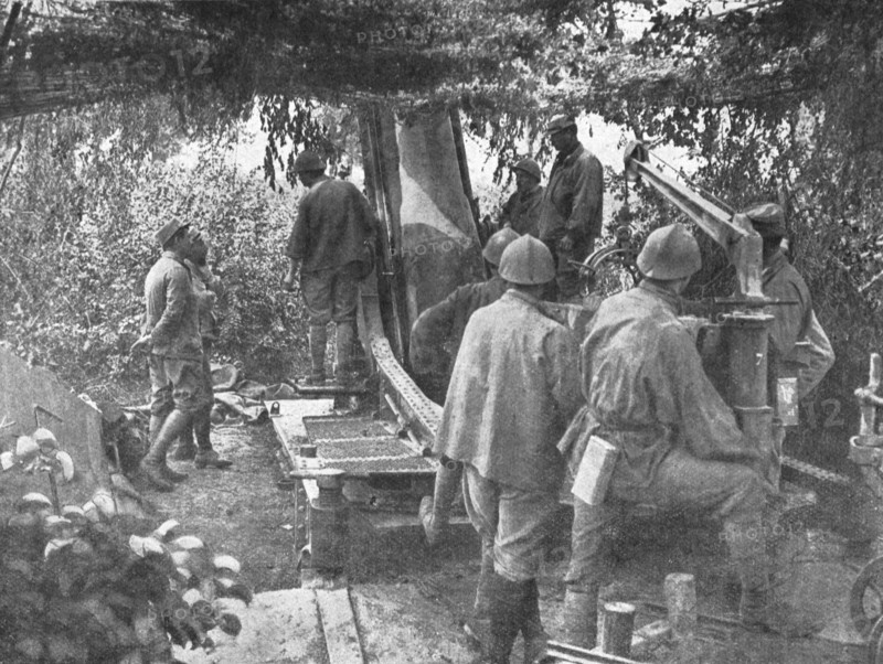 ''La Bataille de la Somme; manoeuvre d'une piece de 280', 1916. Creator: Unknown.