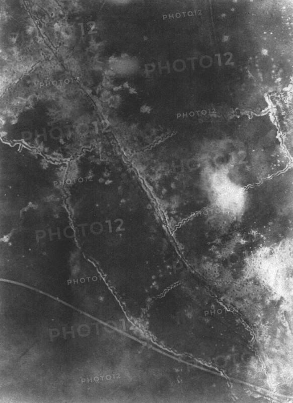 'La preparation de l'offensive de la Somme; destruction des tranchees ennemies, 2. Au..., 1916. Creator: Unknown.