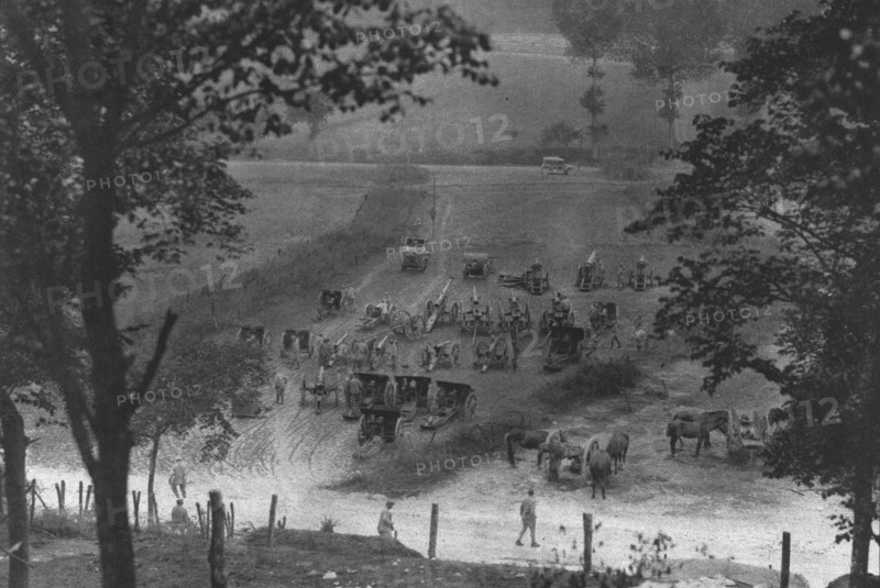 'L'infanterie coloniale a la bataille de la Somme; rassemblement d'une partie des canons..., 1916. Creator: Unknown.