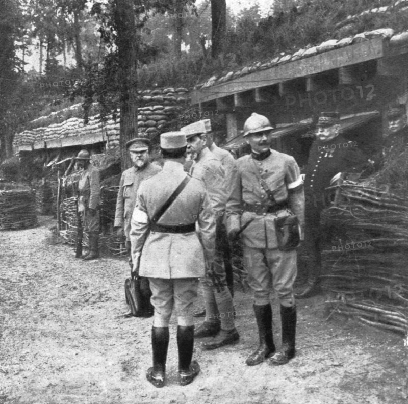 'M. Poincare, le Ministre de la Guerre et le general Joffre sur le front de la Somme; Le..., 1916. Creator: Unknown.
