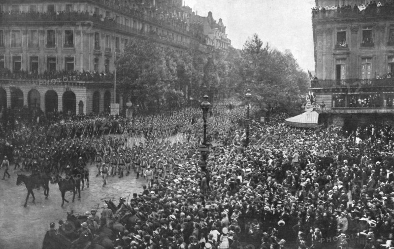 'Le 14 juillet 1916 a Paris: L'armee et la Foule, Place de l'Opera', 1916. Creator: Jean Clair-Guyot.