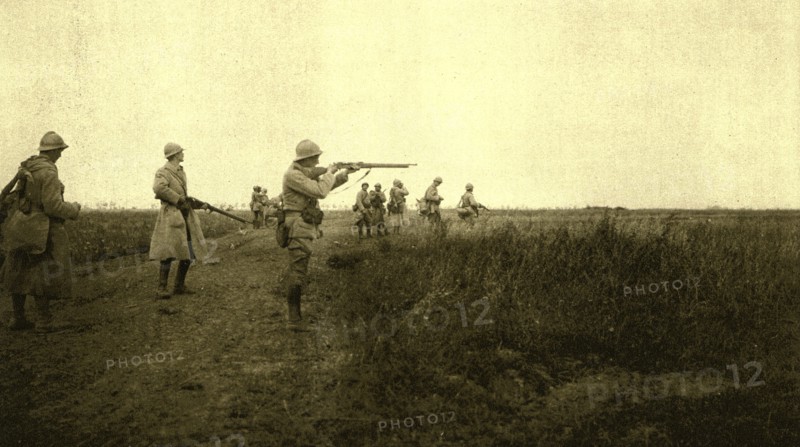 '' A l'est de Montdidier; A l'attaque du village de Piennes, au Sud-Est de Montdidier..., 1918. Creator: Unknown.