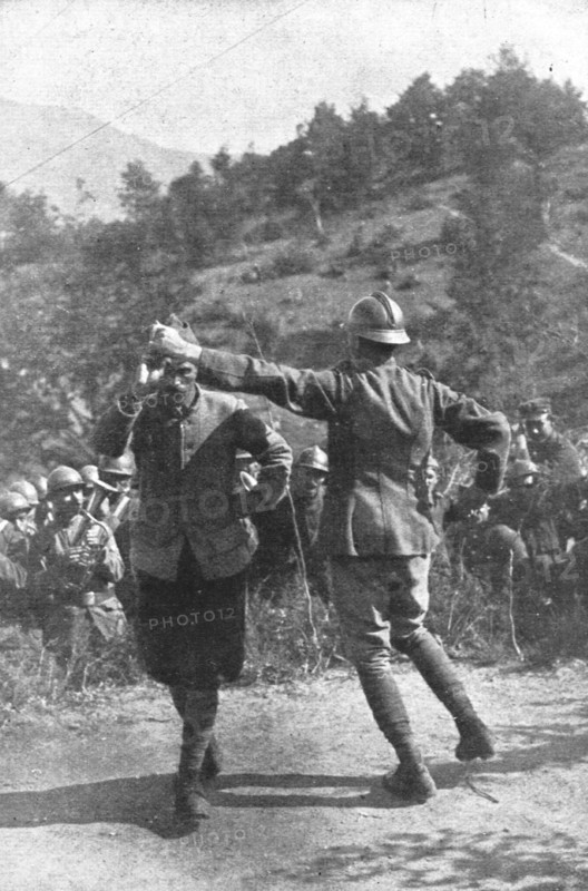 ''Sur le front d'orient; Soldats grecs celebrant par des danses la victoire franco-grec...', 1918. Creator: Unknown.