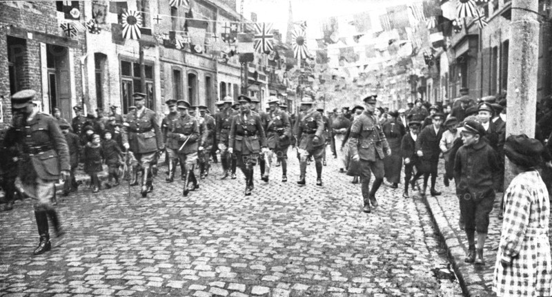 ''Dans le Nord delivre; apres la prise de Denain, le 27 october 1918 accompagne du general..., 1918. Creator: Unknown.