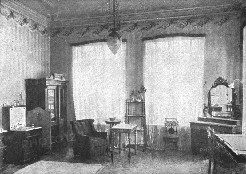 ''Les derniers jours des Romanof; A la maison Ipatief; chambre du tsar, de l'imperatrice..., 1917. Creator: Unknown.