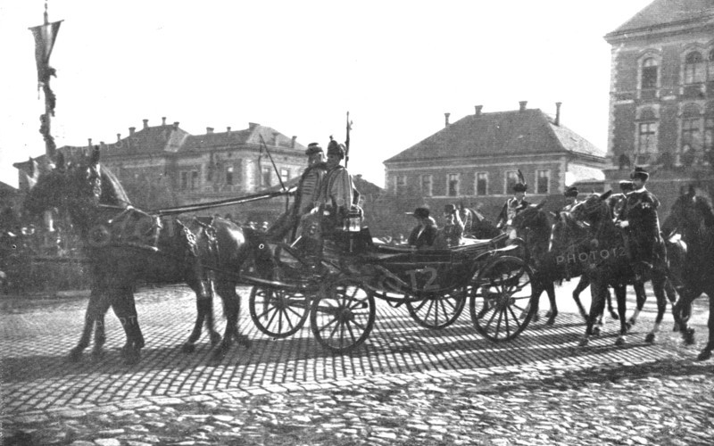 ''La Chute des Habsbourg; Les dernieres joies du pouvoir; l'empereur Charles, roi de Hongrie, et l'i Creator: Unknown.