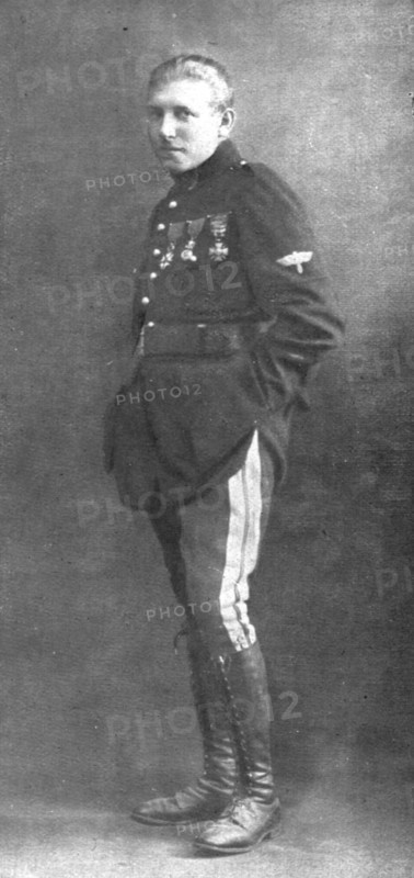 ''Des Braves; Le sous-lieutenant Nungesser', 1916. Creator: Unknown.