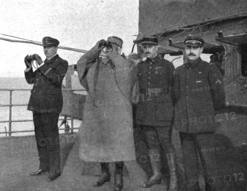 'La Mission Joffre-Viviani en Amerique; L'arrivee a Hampton-Roads, le 24 avril: le marechal..., 1917 Creator: Unknown.