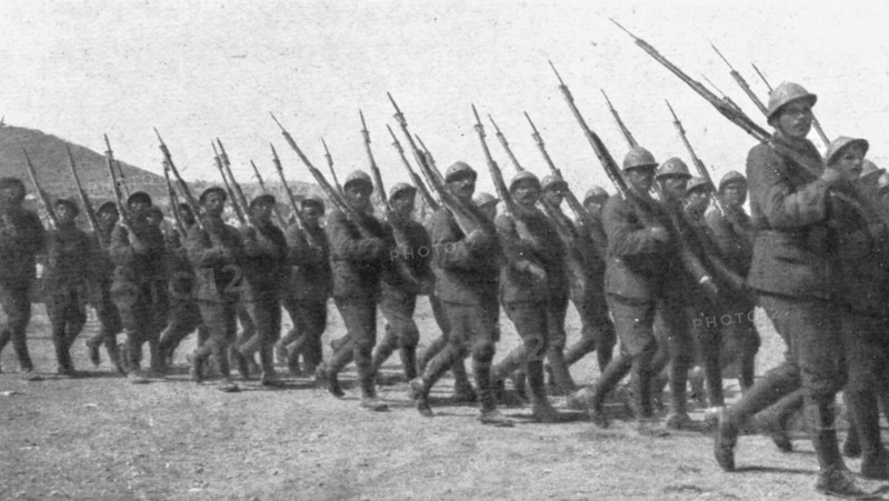 'Les Evenements de Grece; L'armee de Salonique: un regiment cretois, equipe a la francaise..., 1917. Creator: Robert Vaucher.