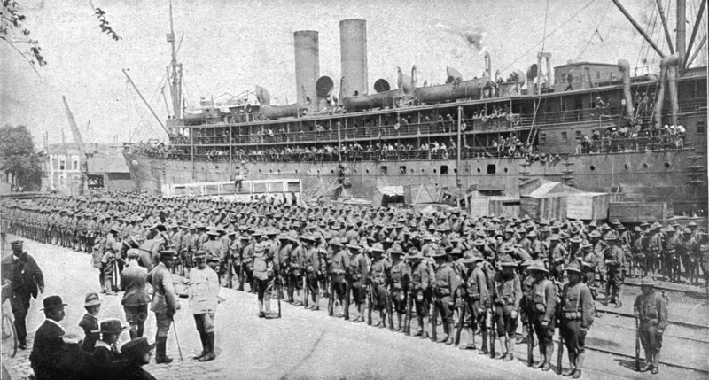 'Les Premiers Contingents Americains en France; Au fur et a mesure de la mise a terre, les..., 1917. Creator: Unknown.