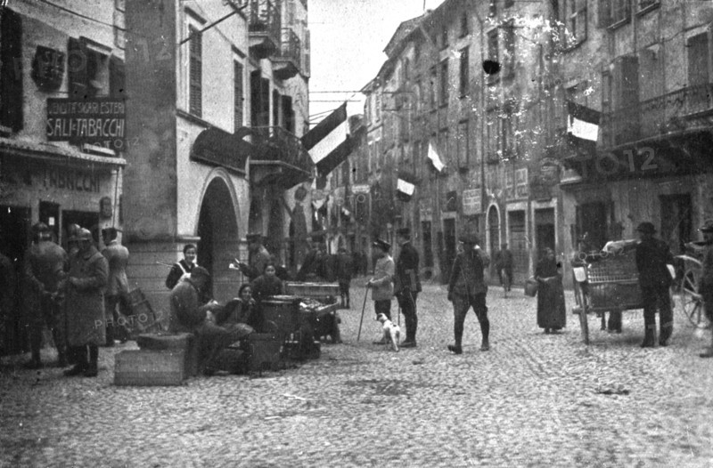 Inter-allied Support; The men get acquainted with their new temporary quarters, 1917. Creator: Pelanda.