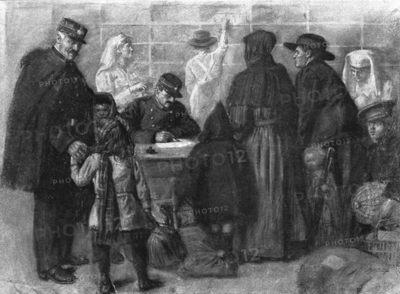 'L'exode devant l'ennemi; Les refugies a Paris: on releve l'identite de chacun et on..., 1918. Creator: Unknown.