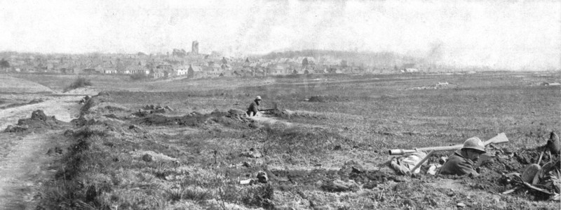 'Dans la Bataille; La defense a l'Est d'Amiens: lignes d'infanterie francaise devant Villers..., 191 Creator: Unknown.