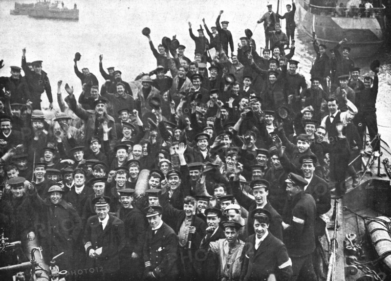 'L'attaque navale de Zeebrugge et Ostende; Apres Zeebrugge, le retour triomphal du..., 1918. Creator: Unknown.