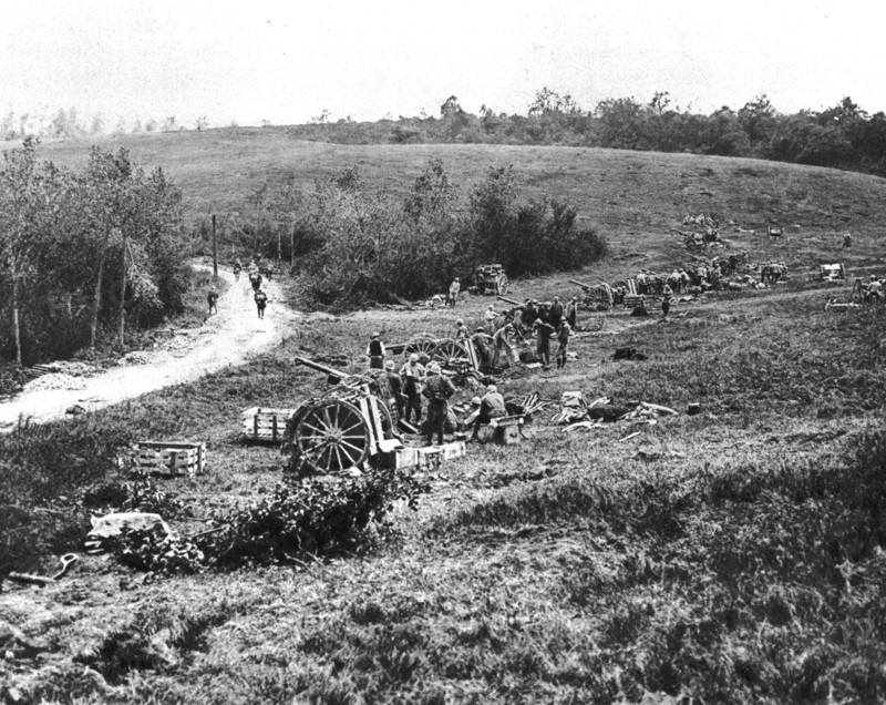 'Notre Artillerie dans les lignes Allemandes; un groupe francais de 75 en batterie, le soir..., 1918 Creator: Unknown.