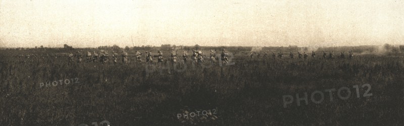 'A l'est de Montdidier; progression d'un bataillon vers Fescamps, le 10 aout 1918..., 1918. Creator: Unknown.