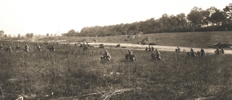 'A l'est de Montdidier; la poursuite de l'ennemi en direction de Lassigny et de Roye..., 1918. Creator: Unknown.