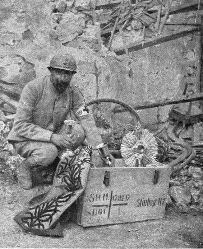 'A travers le champ de bataille; apres notre reoccupation de Breny (Aisne), un pretre..., 1918. Creator: Unknown.
