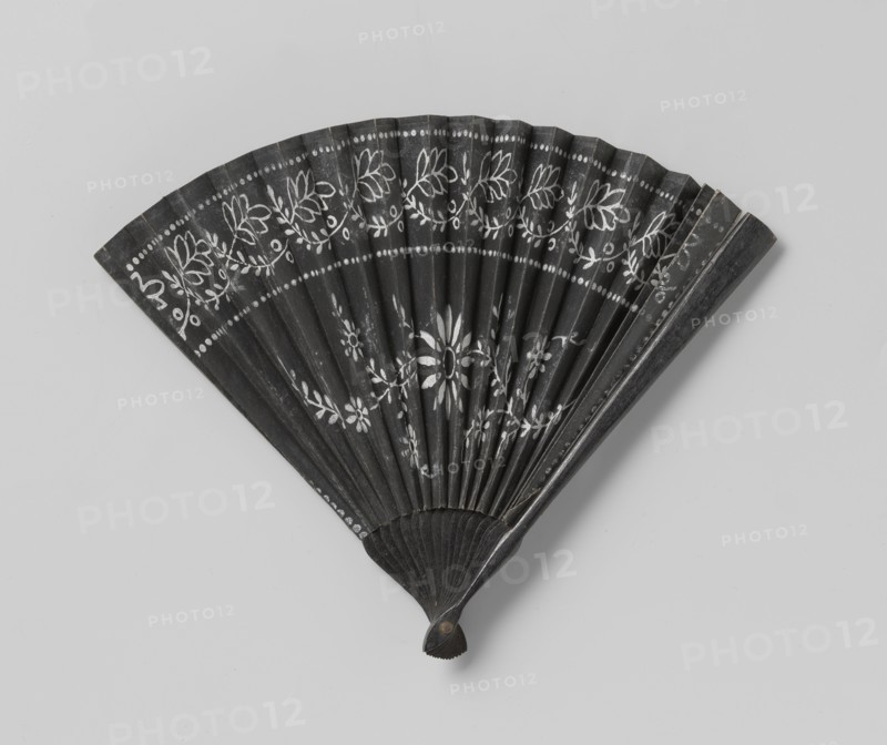 Paper mourning fan with white floral motif..., c.1850-c.1899.  Creator: Anon.
