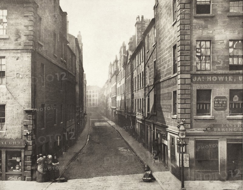 Bell Street From High Street (#14), Printed 1900. Creator: Thomas Annan.