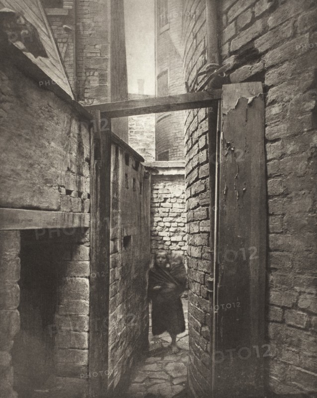 Close No. 11 Bridgegate (#43), Printed 1900. Creator: Thomas Annan.