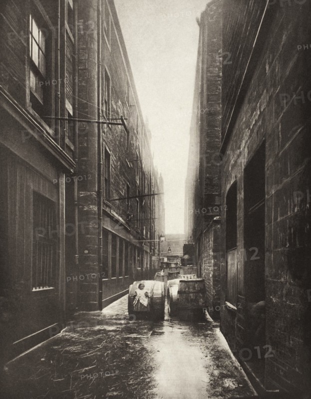 Close No. 11 Bridgegate (#44), Printed 1900. Creator: Thomas Annan.