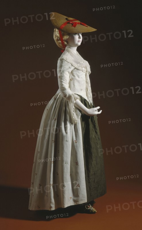 Woman's Robe à l'anglaise ensemble (gown, petticoat, fichu); hat; and shoes, Robe: 1780-1790.  Creator: Unknown.