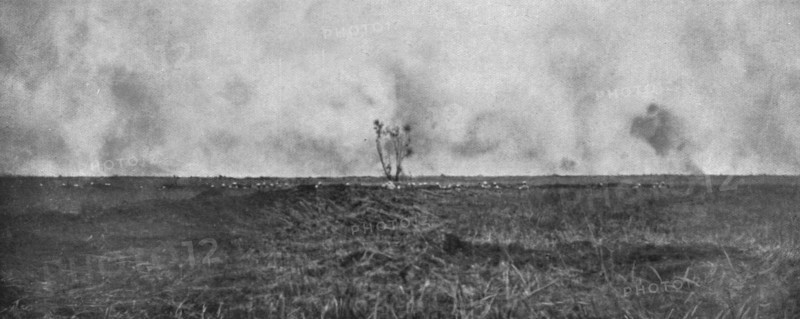 'Notre Attaque du 12 septembre 1916 ; Le bombardement des lignes allemandes de Feuillaucourt, a l'Es Creator: Unknown.