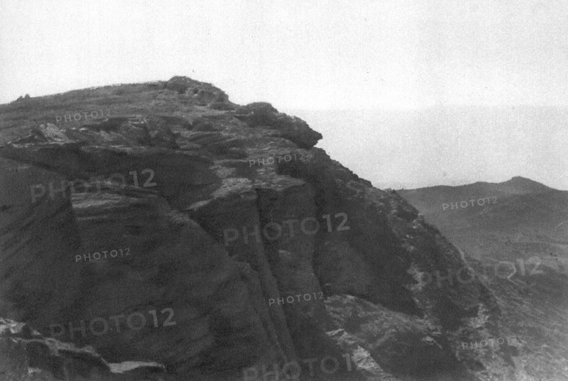 'Le theatre de la victoire Serbe; le sommet du Kaimaktchalan, vu des anciennes lignes des Bulgares q Creator: Unknown.