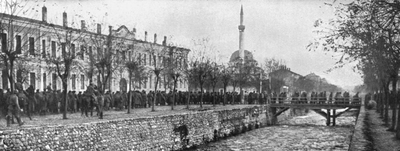 'La derniere etape de l'offensive; Defile de prisonniers bulgares a monastir, le 19 novembre 1916, s Creator: Unknown.