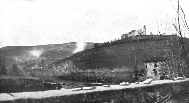 ''Sur le front Italien, apres Gorizia ; les ruines du sanctuaire de San grado di Merna. Le 1er et le Creator: Unknown.