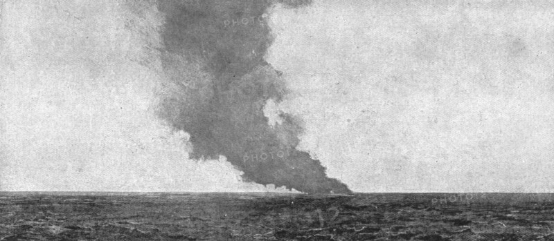 'Canonne, pius torpille en mer; L'explosion finale du L-7, sous le choc d'une torpille', 1916. Creator: Unknown.