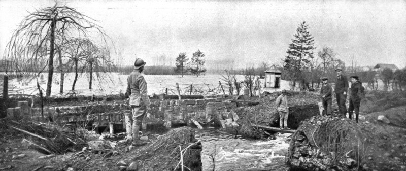 'En territoire libere; Les inondations provoquees autour de Noyon, rentre en notre possession le 18  Creator: Unknown.