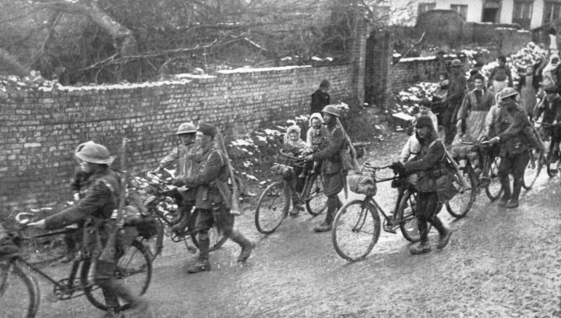 ''De la joie pour Tous; Entoures par les enfants d'un village reconquis, des cyclistes anglais ont i Creator: Unknown.