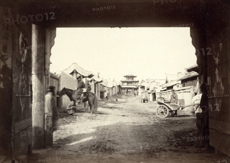 Street scene in Miamatchin [ie, Maimachin], Trans Biakal [ie, Transbaikalia], between 1885 and 1886. Creator: Unknown.