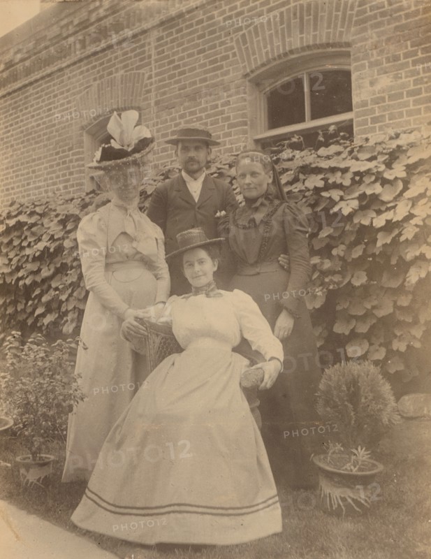 Nathalie F Lindholm, Frederick Pray, Sarah Smith (in mourning dress), and Eleanor Pray..., 1899. Creator: Unknown.