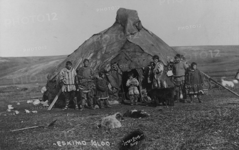 Eskimo igloo, between c1900 and c1930. Creator: Lomen Brothers.