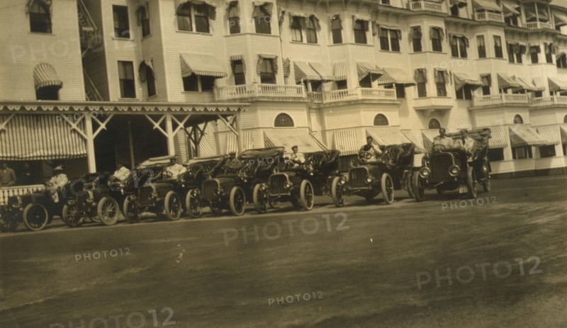 The Pope-Toledos at Hotel Wentworth, used at peace conference, Portsmouth, N.H., USA., August, 1905. Creator: Unknown.