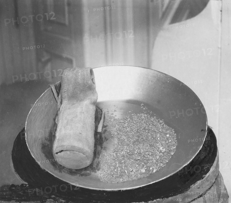 Gold in pan, 1916. Creator: Unknown.