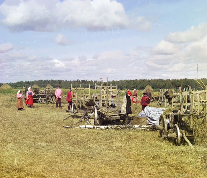 Haying, near rest time [Russian Empire], 1909. Creator: Sergey Mikhaylovich Prokudin-Gorsky.