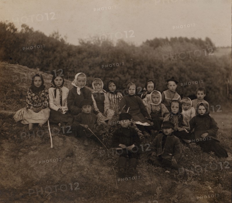 Group of children, in Iasnaia Poliana, 1908. Creator: Sergey Mikhaylovich Prokudin-Gorsky.