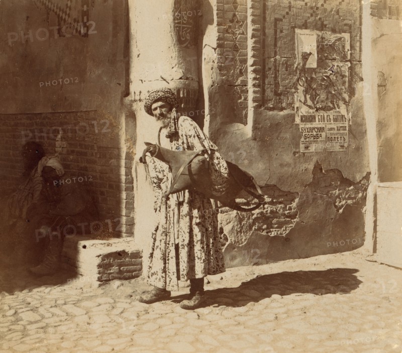 Water-carrier, Samarkand, between 1905 and 1915. Creator: Sergey Mikhaylovich Prokudin-Gorsky.