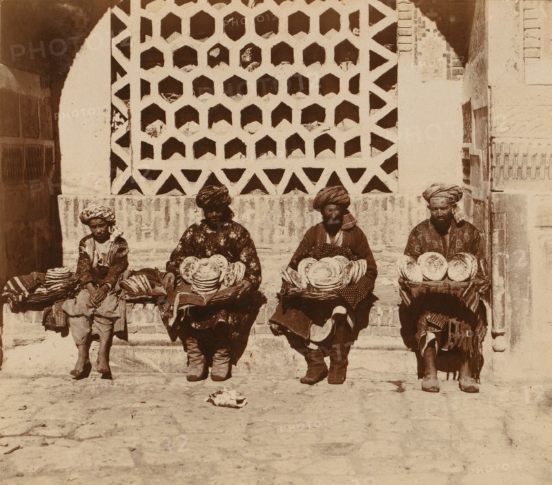 Flat breads vendors, Samarkand, between 1905 and 1915. Creator: Sergey Mikhaylovich Prokudin-Gorsky.