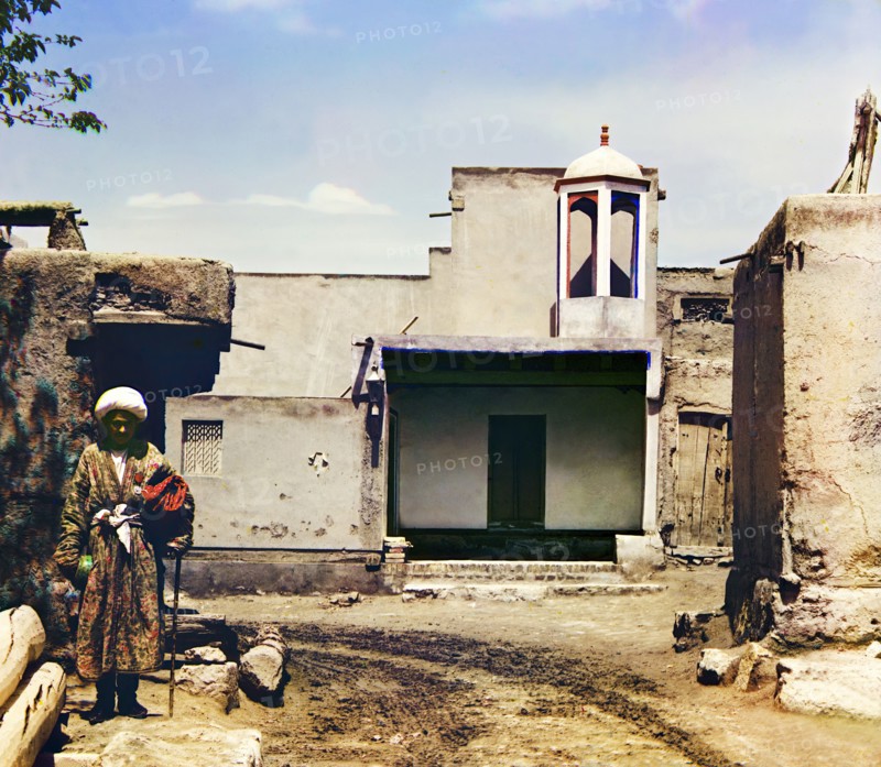 Man in courtyard, between 1905 and 1915. Creator: Sergey Mikhaylovich Prokudin-Gorsky.