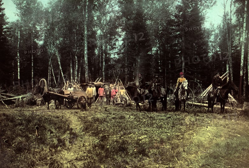 Group of Workers at the Zimov'evsko-Meshchaninovskaia Railroad, 1906-1908. Creator: Dorozhno-Stroitel'nyi Otdel.
