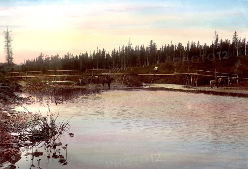 Temporary Crossing Built by Settlers Over the Zolotoi-Kita River. Zimov'evsko-Mesh..., 1906-1908. Creator: Dorozhno-Stroitel'nyi Otdel.