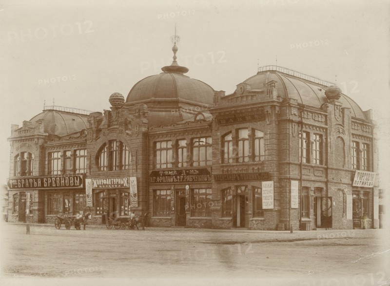The building of a shopping center on Novobazarnaya Square, 1909. Creator: Unknown.