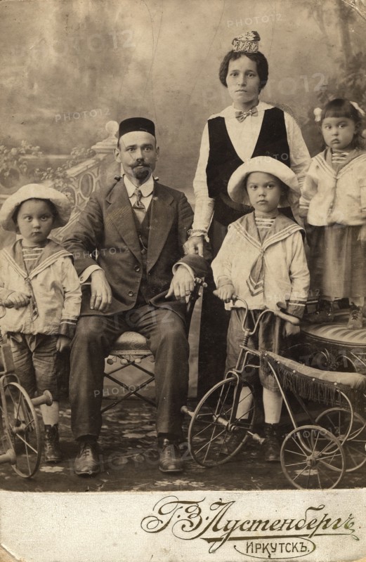 Tatar family of an employee of the office of Irkutsk merchants Shafigulins G.M. Muratov..., 1915. Creator: N. Z. Lustenberg.